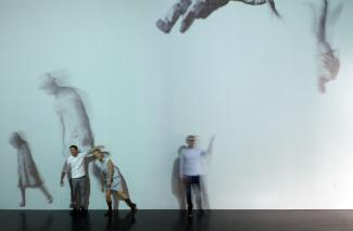 Hands have no tears to flow Fotos biennalepavilion_4_040